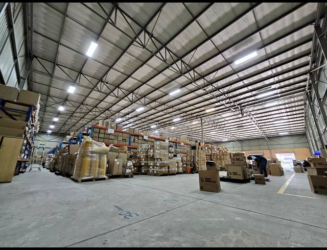 3,137M² WAREHOUSE TO LET IN HALFWAY HOUSE